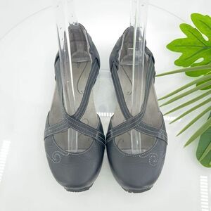 Ahnu Teva Womens Karma Mary Jane Yoga Flat Size 6.5 Black Leather Comfy Active
